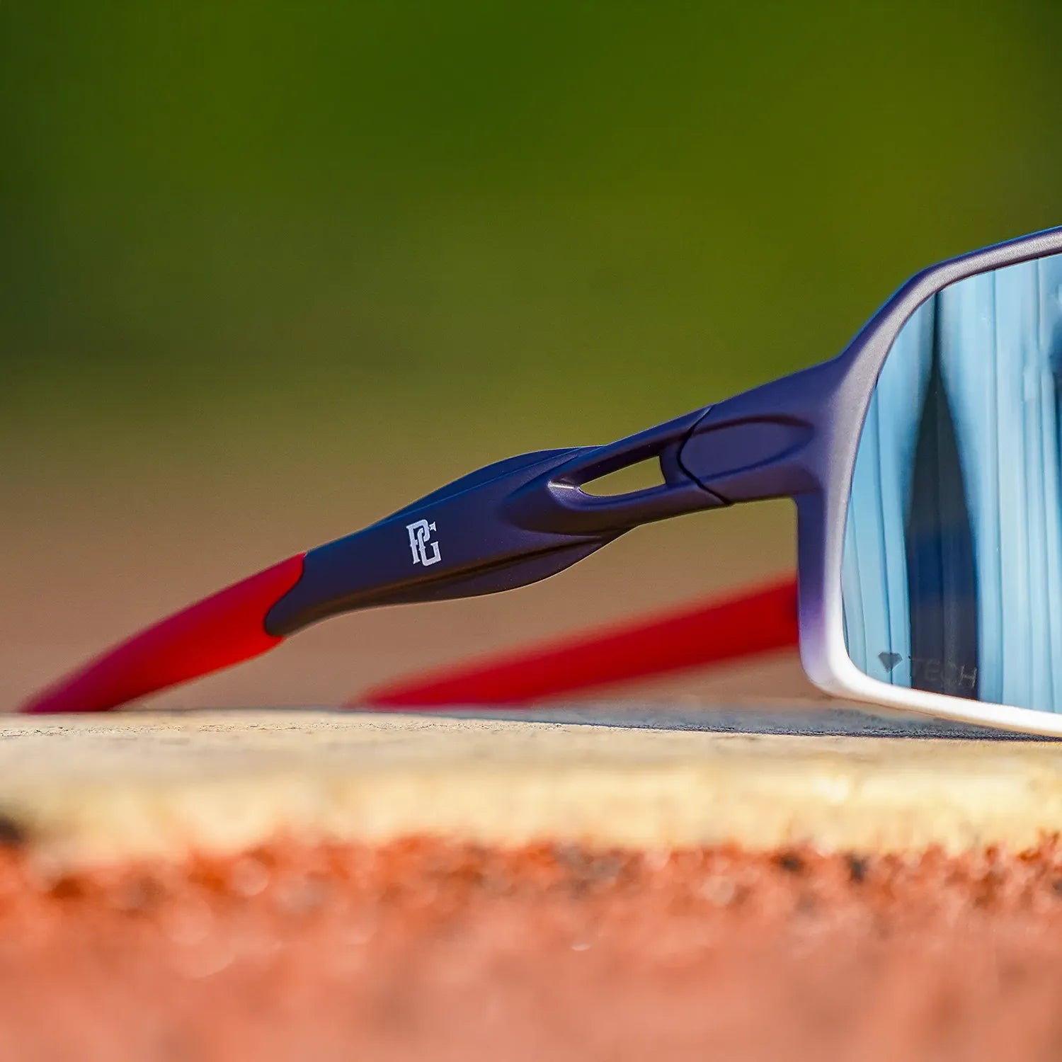 WALK OFF SUNGLASSES